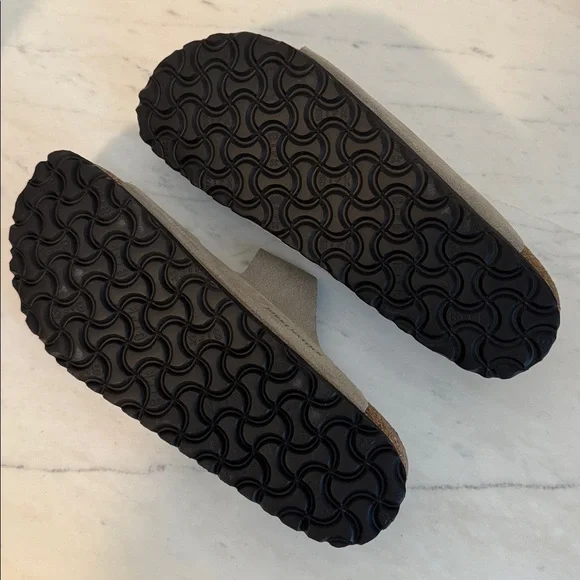 Never worn! Birkenstock Arizona Sandals - Picture 3 of 3